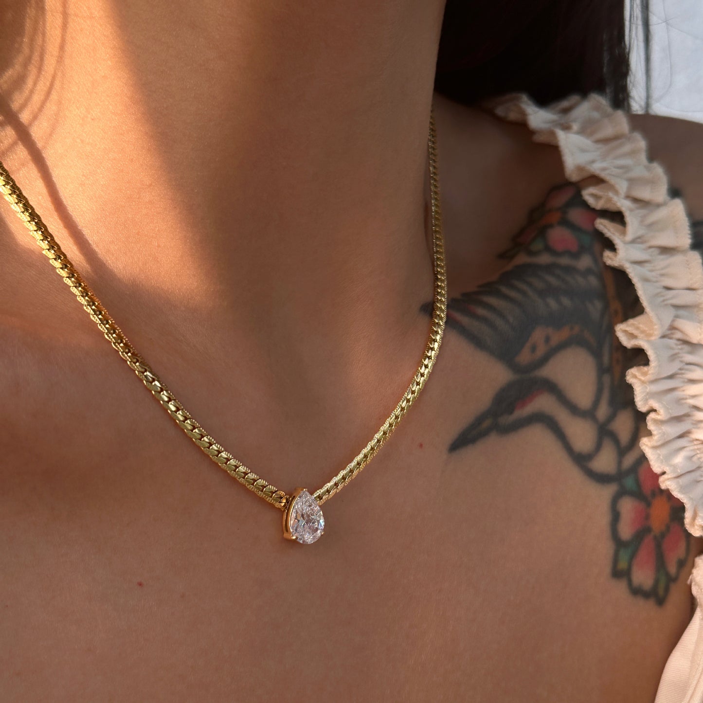 Gold Teardrop Crystal Pendant Necklace – Elegant Minimalist Pear-Cut Zirconia Chain Necklace for Women