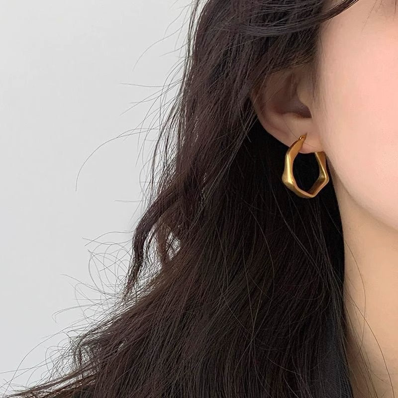Minimalist Gold Geometric Hoop Earrings – Modern Irregular Shape Statement Earrings for Women