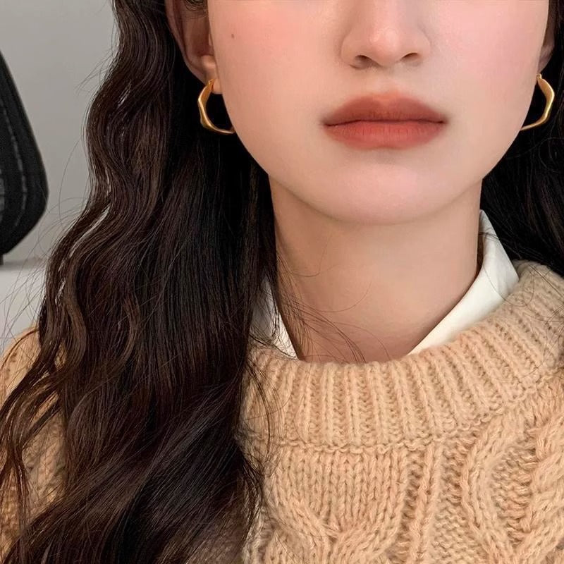 Minimalist Gold Geometric Hoop Earrings – Modern Irregular Shape Statement Earrings for Women